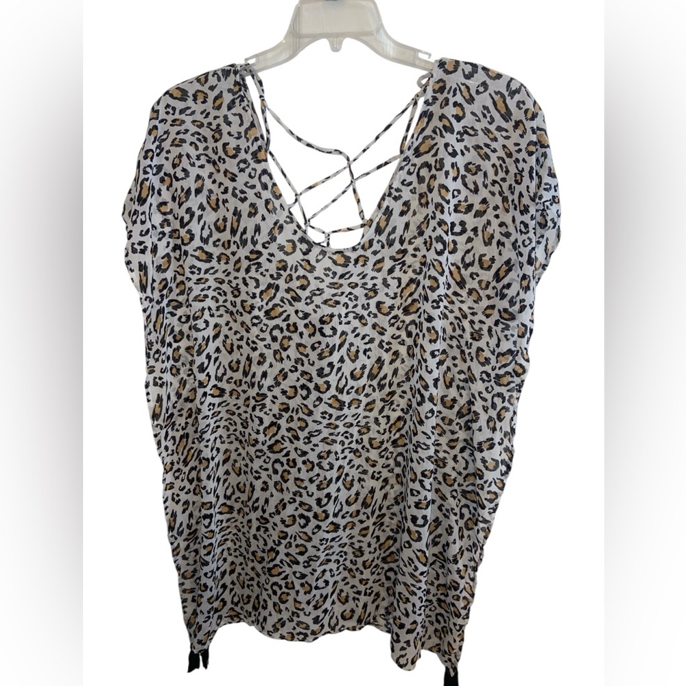 ❤️ Palisades beach club size M/L Leopard Print Crisscross back poncho style Top